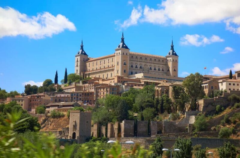 Hello Toledo: Private 2-Hour City Walk with Local Guide - An Authentic Introduction to Toledo