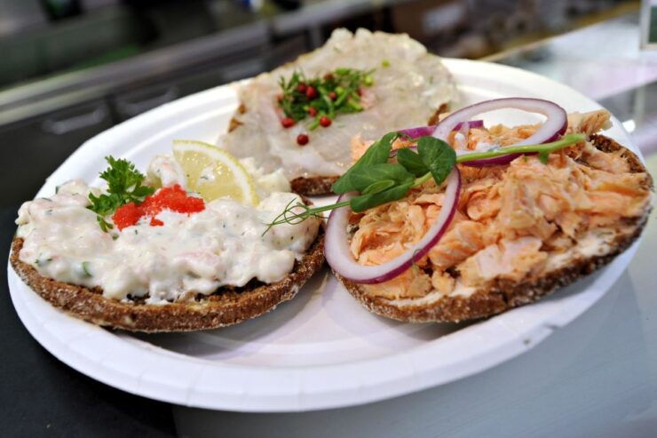 Helsinki: Food Walking Tour With Tastings and Sparkling Wine - Reservation Options and Tour Guide