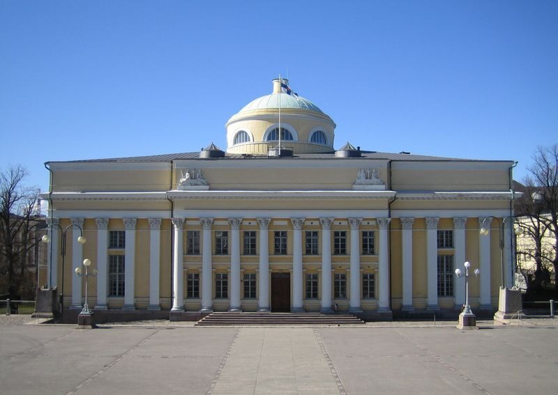 Helsinki Half-Day Highlights Walking Tour - Market Square, Uspenski Cathedral, and the harbor