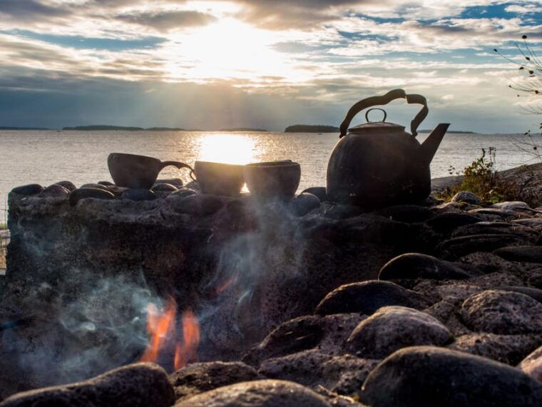 Helsinki: Midnight Sun Kayaking Tour with Campfire - The Return Paddle and Final Views