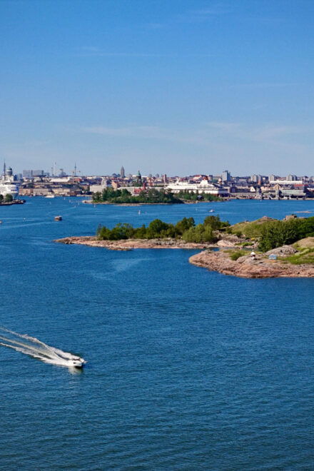 Helsinki: Private Boat Tour - Boat Features and Amenities