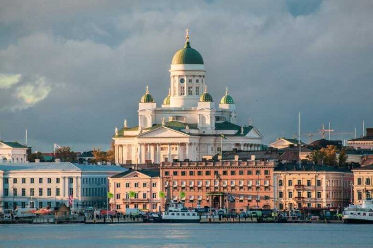 Helsinki Private Walking Tour With a Sociologist - Key Itinerary Highlights
