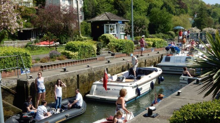 Henley: Smartphone Treasure Hunt Style Heritage Walks - Experience