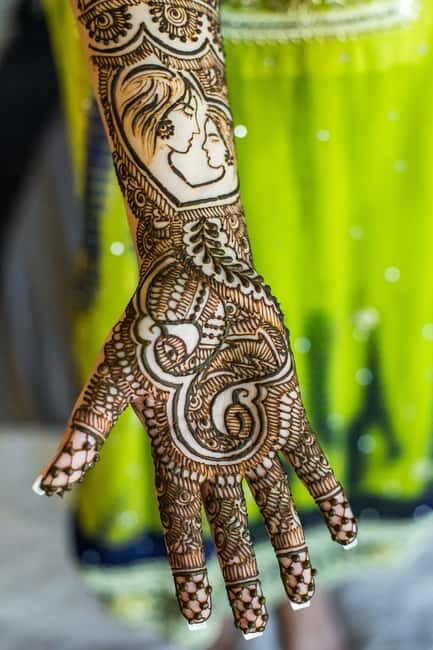 Henna on hands in Jaipur - Good To Know
