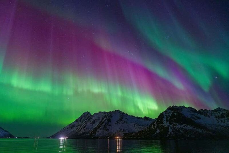 Henningsvær: Northern Lights Tour with Photographer - A Close Look at the Experience