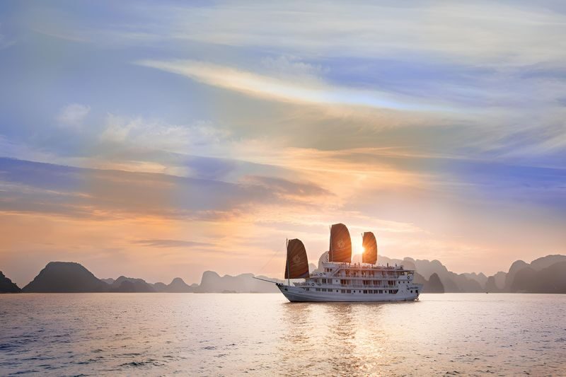 Hera Grand Luxury 2D1N Cruise: Ha Long Bay with Sung Sot & Ti Top - Key points to know before booking