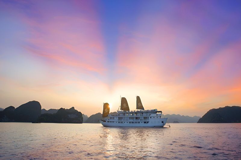 Hera Grand Luxury 2D1N Cruise: Ha Long Bay with Sung Sot & Ti Top - What the two-day cruise actually gives you