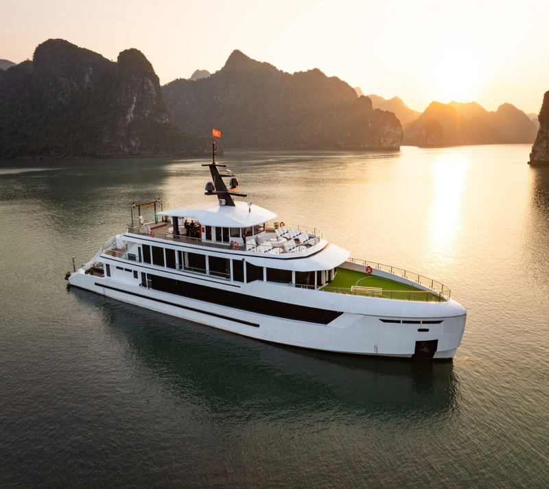 Hera Luxury Day Cruise: Ha Long Bay & Lan Ha Bay Tour - Hera Cruise at a glance