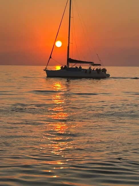 Heraklion: Dia Island Sunset Boat Tour with Dinner - What Makes This Tour Special?