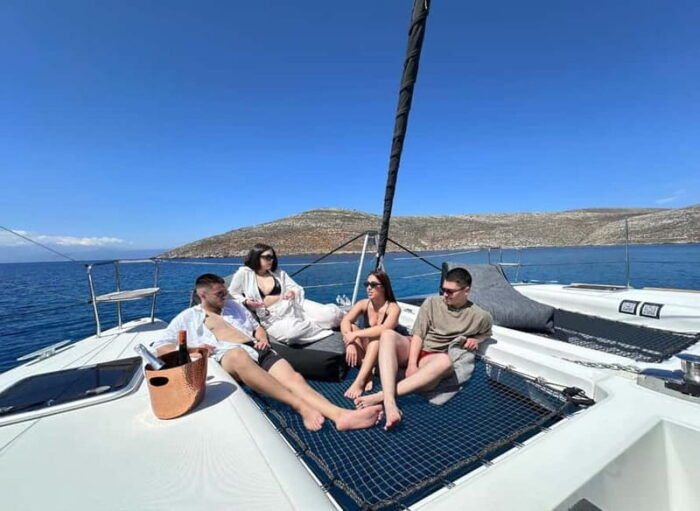Heraklion Luxury Catamaran Dia Isla -Gourmet Lunch Top Rated - Who Should Book This Experience?