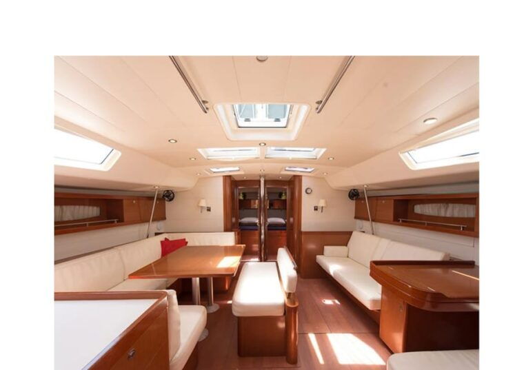 Heraklion: Private Sailboat Trip with Swimming, Meal &Drinks - What Travelers Can Expect from the Experience
