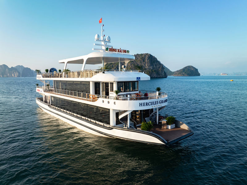 Hercules Grand Luxury Day Cruise: Ha Long Bay, Sung Sot, Ti Top - Lunch with a view