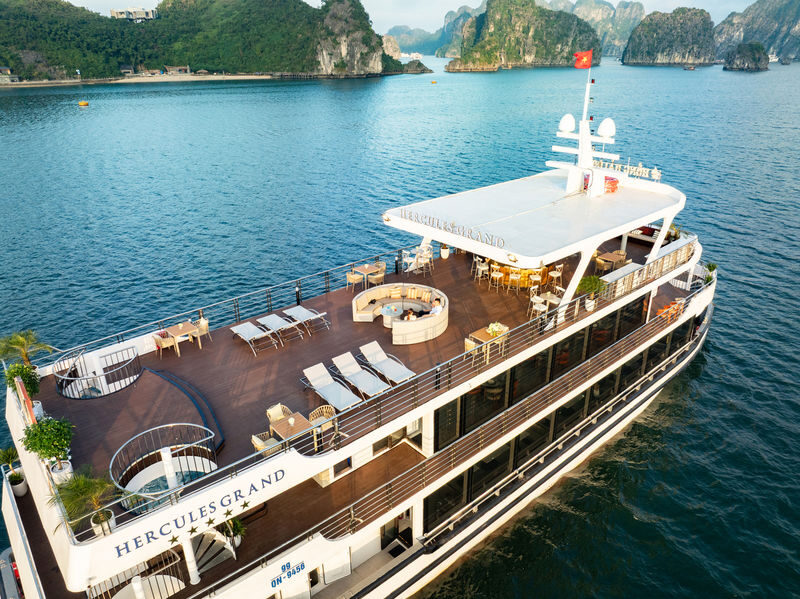 Hercules Grand Luxury Day Cruise: Ha Long Bay, Sung Sot, Ti Top - Luon Cave by kayak or bamboo boat