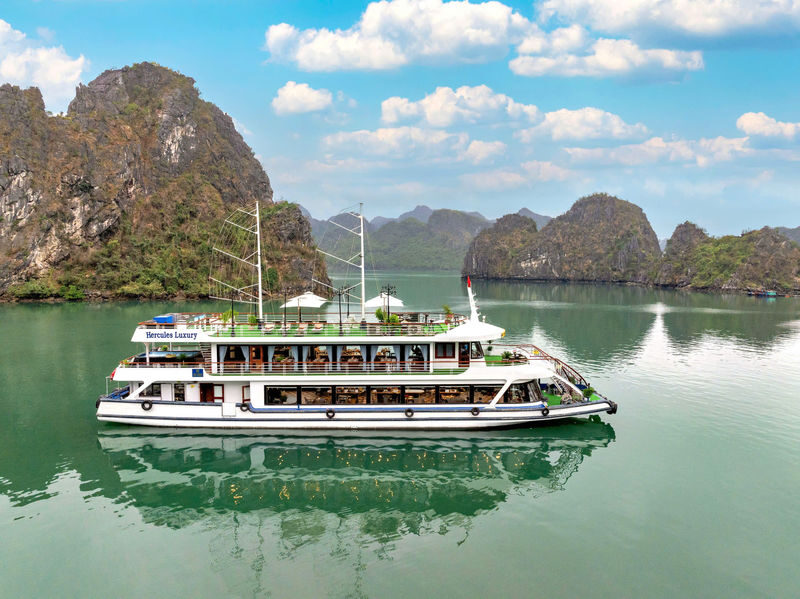 Hercules Luxury Day Cruise: Ha Long Bay, Sung Sot, Ti Top - The details that matter at a glance