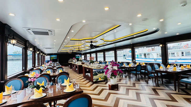 Hercules Luxury Day Cruise: Ha Long Bay, Sung Sot, Ti Top - Lunch among the limestone islands