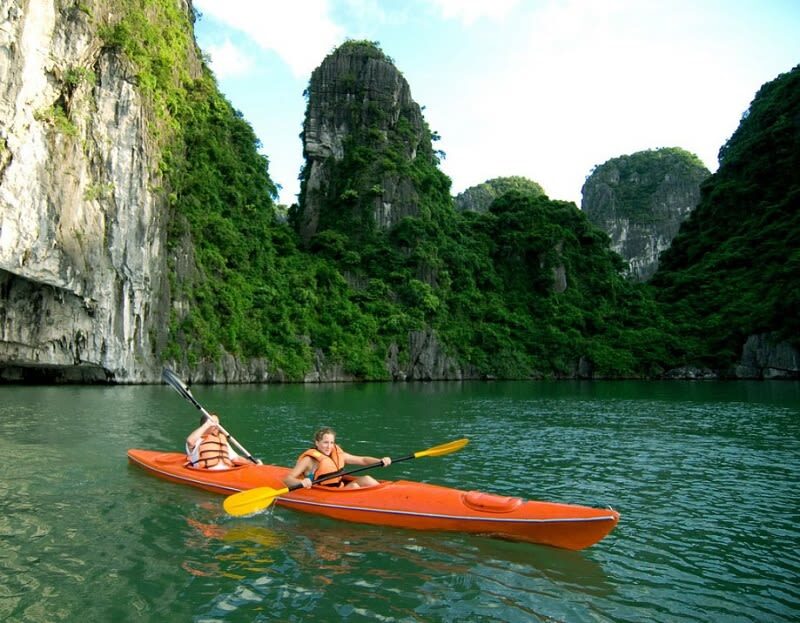 Hercules Luxury Day Cruise: Ha Long Bay, Sung Sot, Ti Top - Ti Top Island: beach break or viewpoint climb