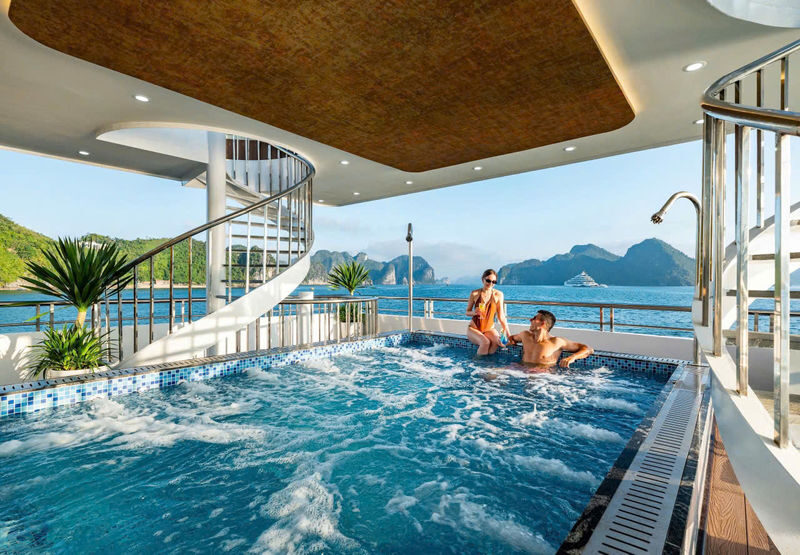 Hercules Luxury Day Cruise: Ha Long Bay, Sung Sot, Ti Top - Afternoon tea and the ride back