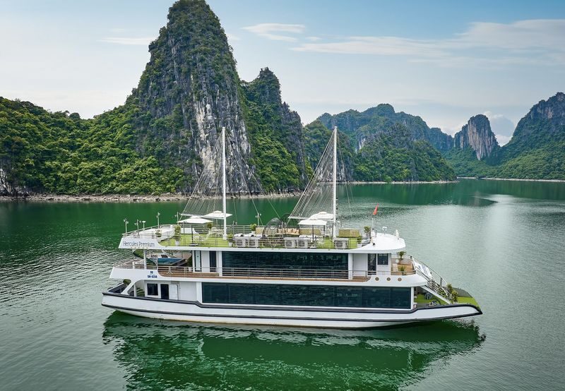 Hercules Premium Day Cruise: Ha Long Bay with Sung Sot & Ti Top - A full day among Ha Long Bay’s limestone islands