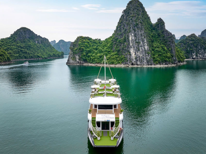 Hercules Premium Day Cruise: Ha Long Bay with Sung Sot & Ti Top - Sung Sot Cave: the day’s grandest stop