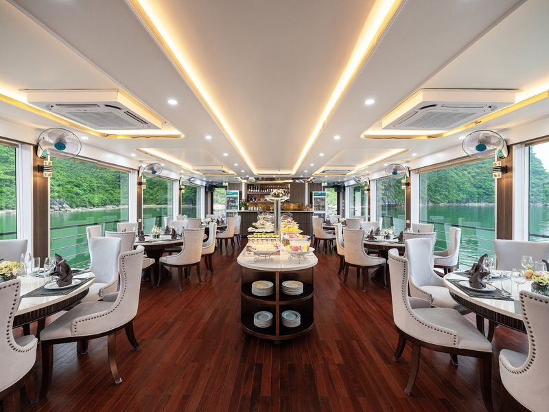 Hercules Premium Day Cruise: Ha Long Bay with Sung Sot & Ti Top - Ti Top Island: beach time or a steep walk