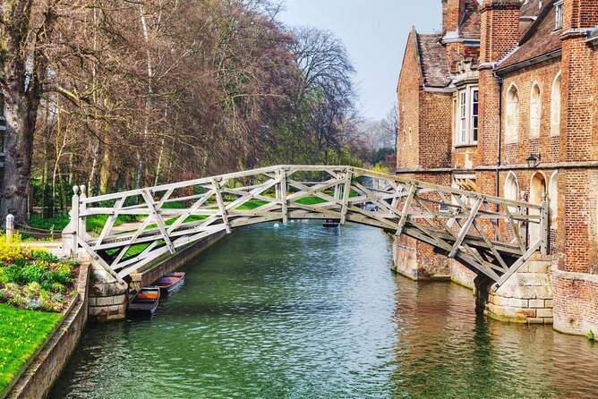 Heritage and Culture of Cambridge – Walking Tour for Couples - Capturing Memories and Souvenirs of Cambridges Heritage