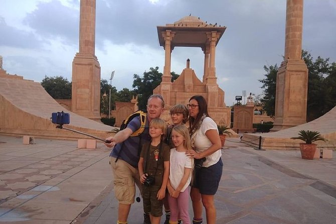 Heritage & Cultural Walk of Udaipur (2 Hours Guided Walking Tour) - Hidden Gems and Trails