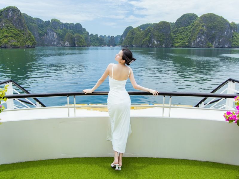 Heritage Luxury Day Cruise: Ha Long Bay Tour with Ti Top & Sung Sot - Practical details before you book