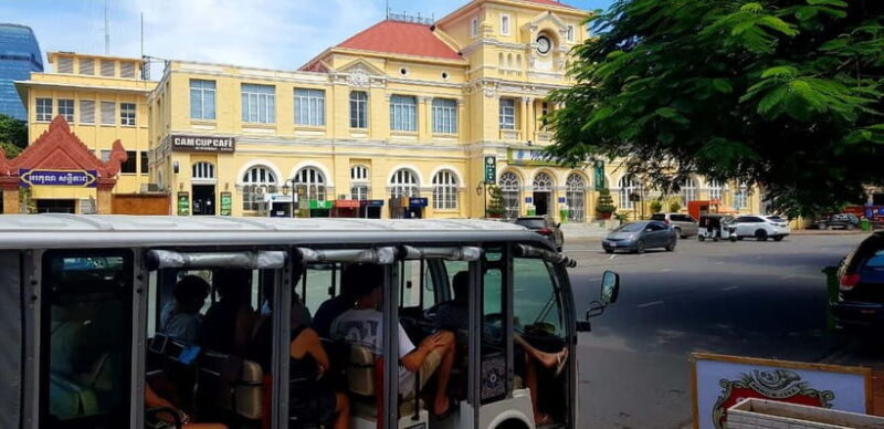 Heritage tour of Phnom Penh in electric bus - Good To Know