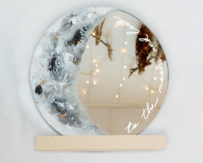 HeyJune Studio - Gold foil oil painting moon mirror workshop | Abstract gold foil oil painting workshop | Eternal flower box Western calligraphy workshop | Therapeutic Western calligraphy workshop | Watercolor wreath calligraphy workshop | Kwun Tong - A moon mirror, made one layer at a time