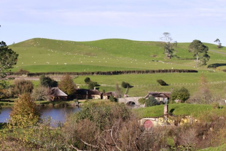 HF3S - Hobbiton, Rotorua and Waitomo Caves Supercharged - Door-To-Door Transport With Commentary