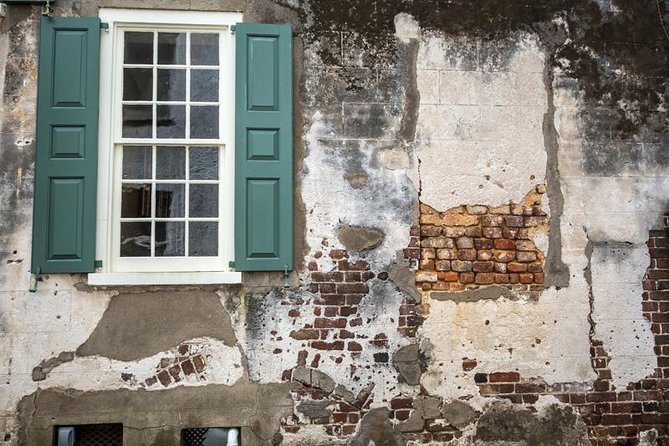 Hidden Alleyways and Historic Sites Small-Group Walking Tour - Native Plants and Architectural Details