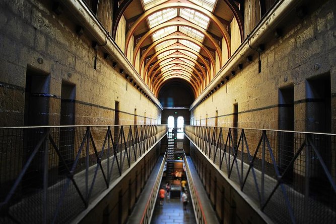 Hidden Bars & Creepy Tales: Melbourne Walking Tour - Historical Sites and Spooky Stories
