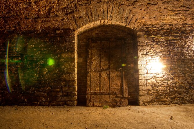 Hidden Brewery Caverns Tour in Cincinnati With Beer Tasting - Findlay Market Visit