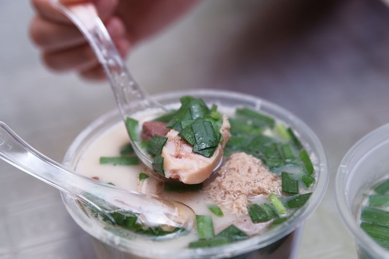 Hidden Flavors of Xihua Road: A 2-Hour Local Food Tasting in Guangzhou - What few tourists means for your visit