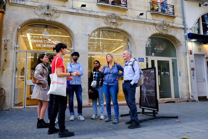 Hidden Gems of Marais Guided Tour in Paris - A neighborhood where the past is part of daily life