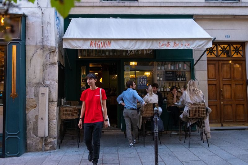 Hidden Gems of Marais Guided Tour in Paris - The pastry stop adds a local taste