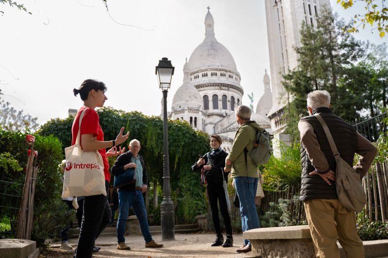Hidden Gems of Montmartre Guided Tour in Paris - A croissant break, not a full food tour