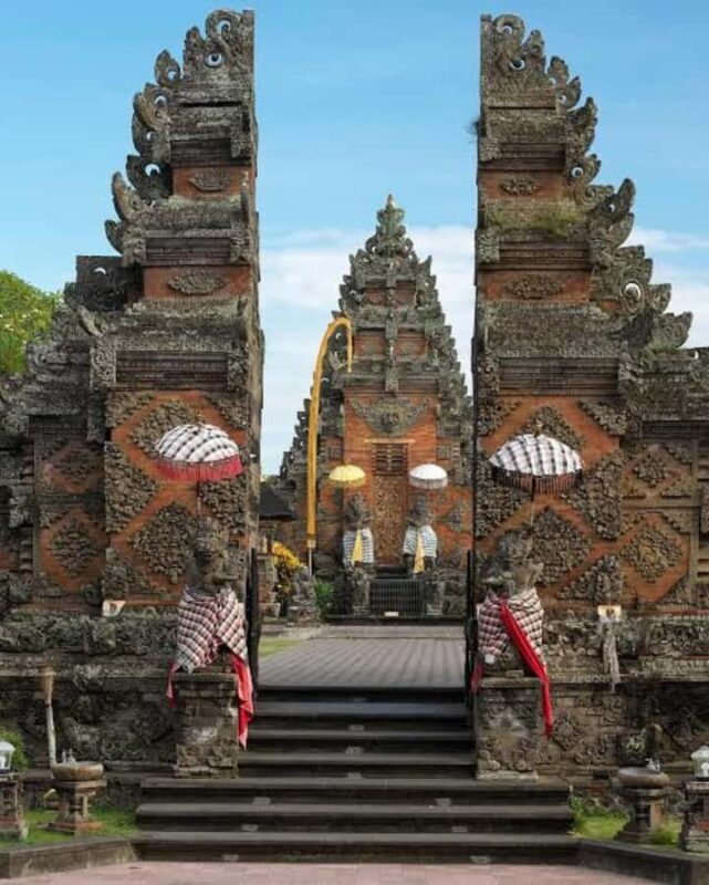 Hidden Waterfall and Sukawati Temple with a local Guide Tour - Good To Know