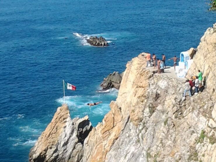 High Cliff Divers by Night With Dinner From Acapulco - Experience Highlights