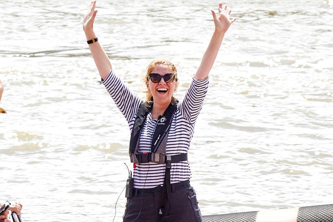 High-Speed Boat Trip: Iconic Sights of London - Background