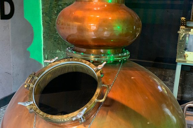 Highlands Whisky Lovers Tour of Oldest and Highest Distilleries From Edinburgh - Whisky Tasting: Sampling the Finest Highland Drams