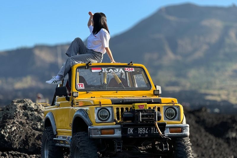 Highlight Drone Videographer with 4WD Jeep in Batur Volcano - Choosing the right package and judging the price
