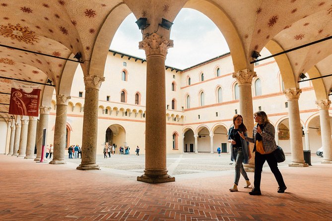 Highlights & Hidden Gems of Milan PRIVATE Tour Drink Included - Famous Landmarks and Hidden Gems