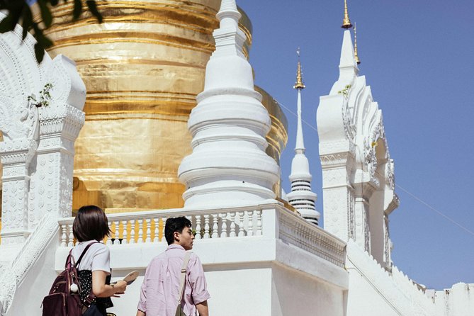 Highlights & Hidden Gems With Locals: Best of Chiang Mai Private Tour - Exploring the Old City Center