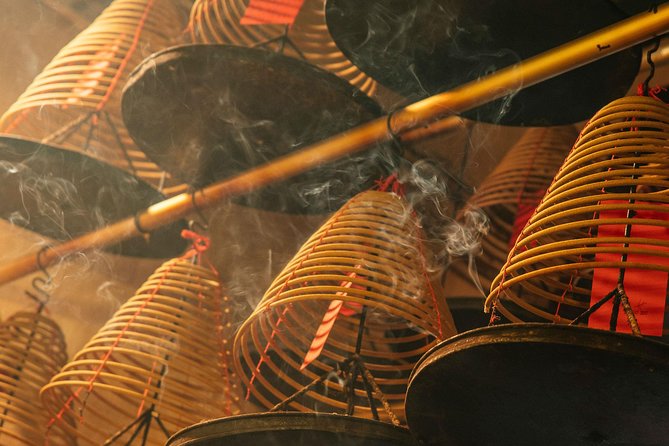 Highlights & Hidden Gems With Locals: Best of Hong Kong Private Tour - Embracing Hong Kongs Contrasts