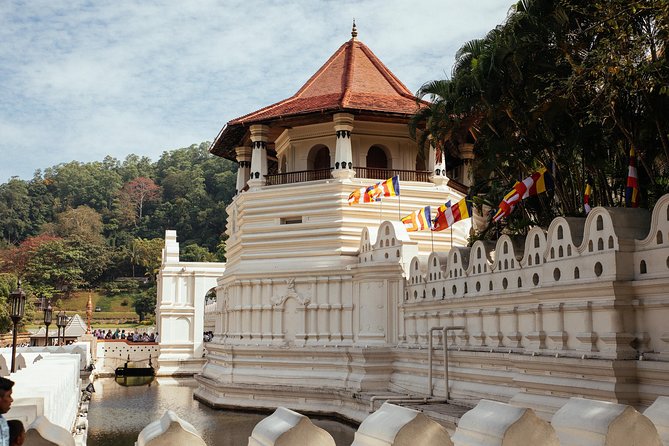 Highlights & Hidden Gems With Locals: Best of Kandy Private Tour - Transportation Provided