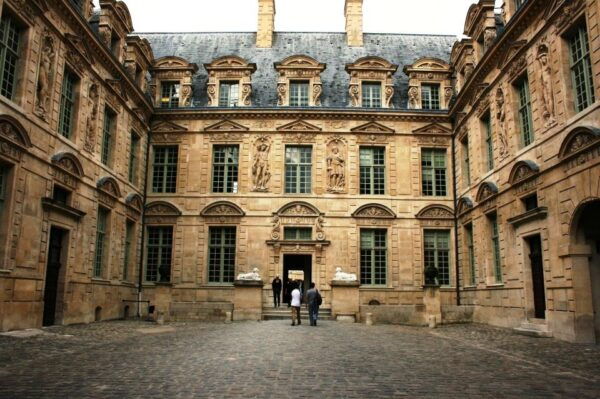 Highlights Le Marais Area Walking Tour in Small Group - Important Information for Participants