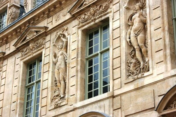 Highlights Le Marais Area Walking Tour in Small Group - Common Questions