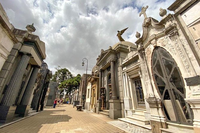 Highlights of Buenos Aires 3-Hour Walking Tour With Small Group - Tour Itinerary
