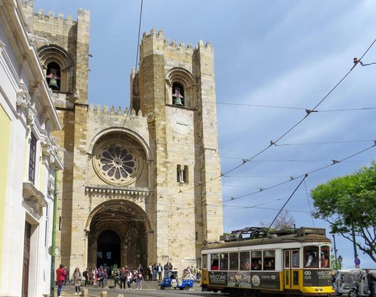 Highlights of Lisbon: Walking Tour With Tastings - Itinerary and Key Stops